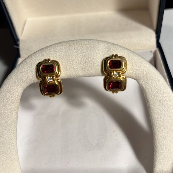 Vintage Avon Glamorous Touch with Ruby red pierced earrings. - Picture 2 of 4
